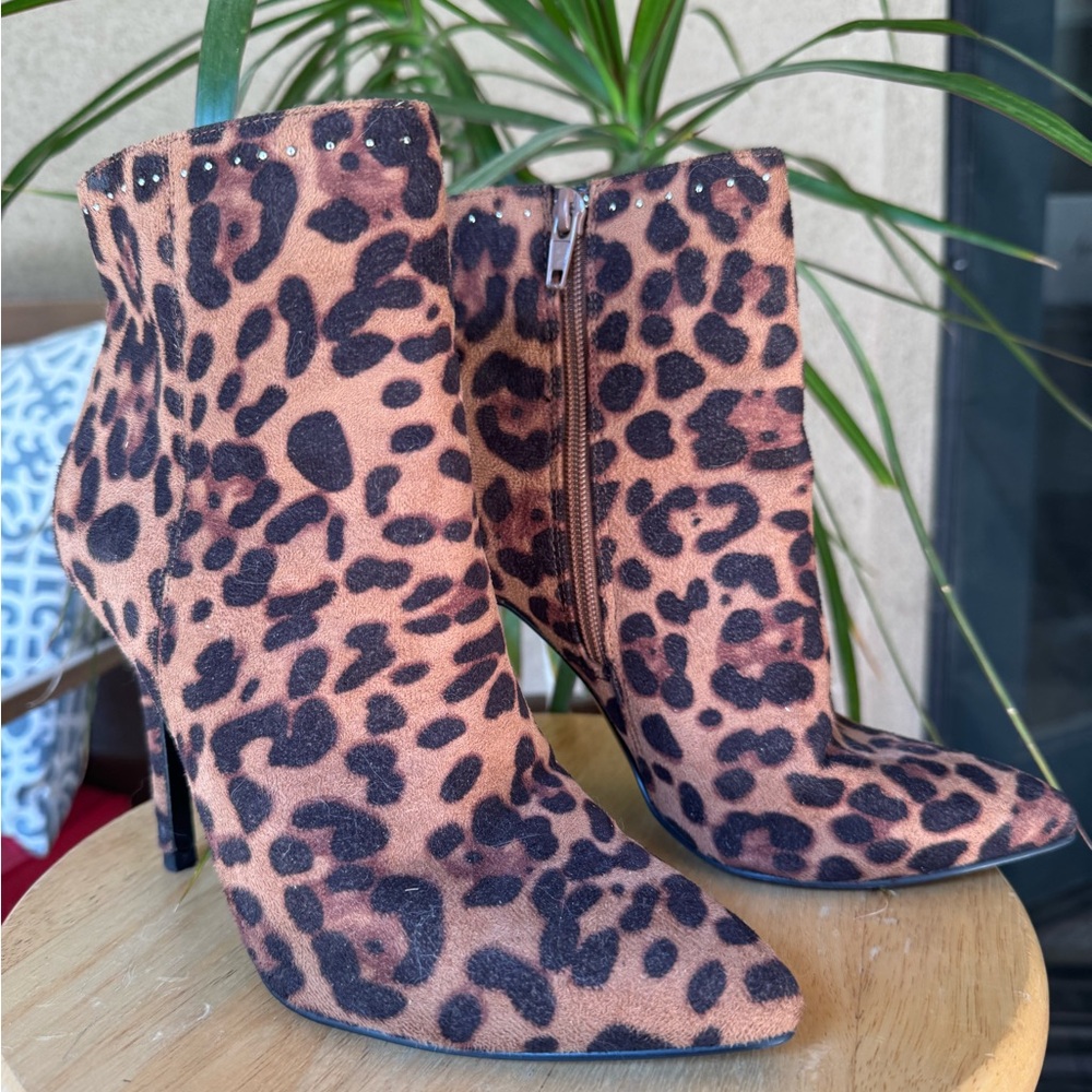 Leopard Print Pointy-Toe Booties - Picture 8 of 9